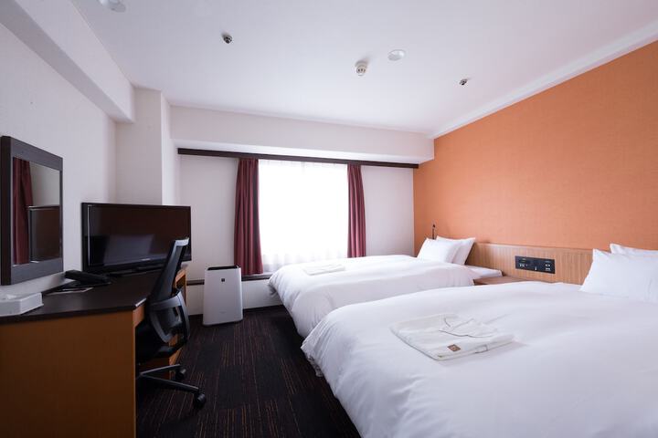 Room 9 of 62