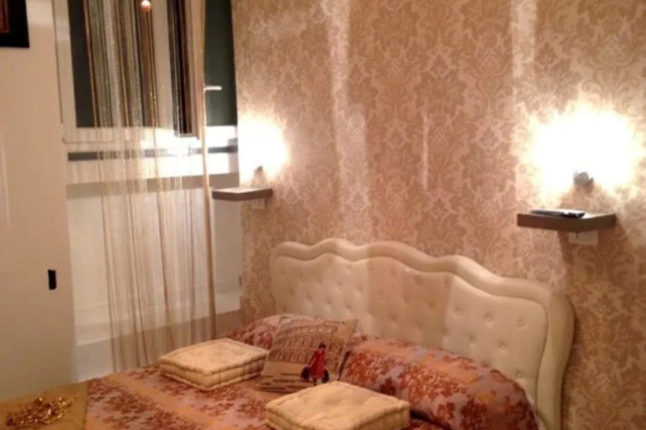 Room 5 of 11