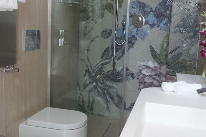 Room 12 of 68