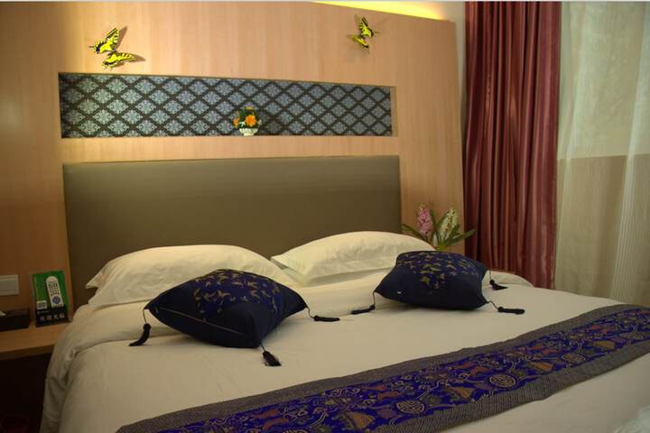 Room 4 of 18