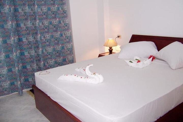 Room 6 of 17