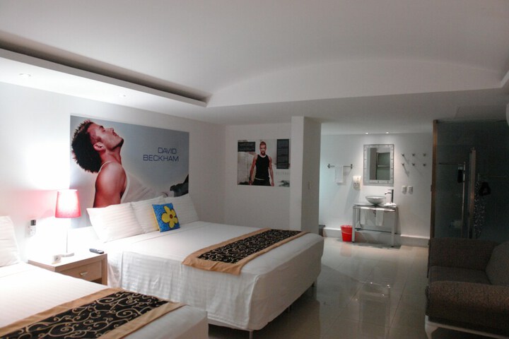 Room 5 of 68