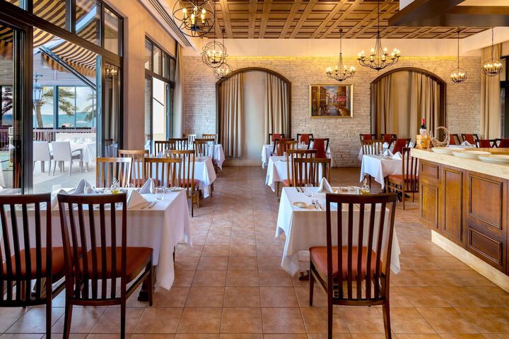 Dining 242 of 335