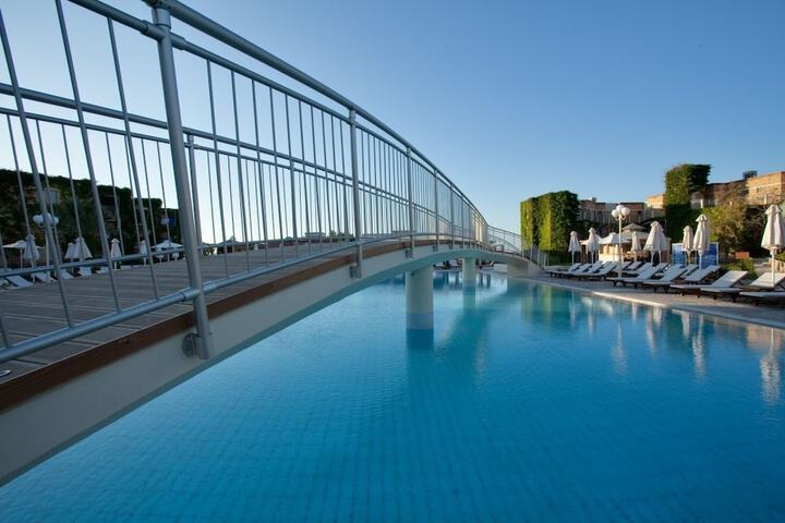 Pool 50 of 127