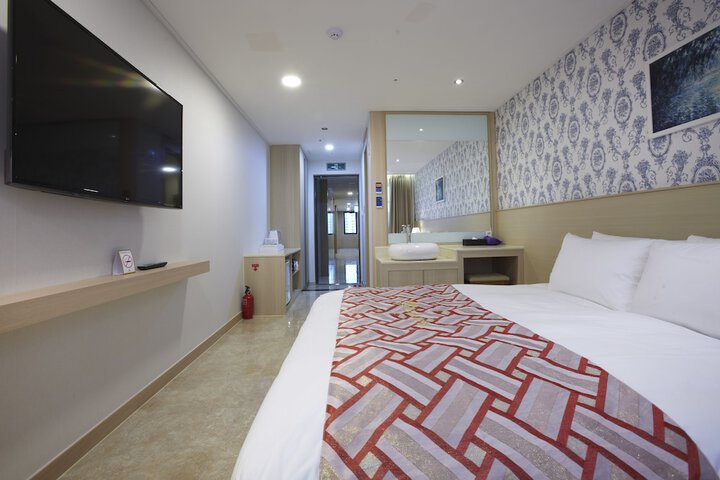 Room 14 of 78