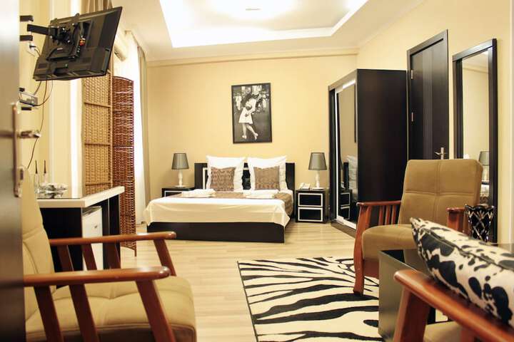 Room 15 of 34