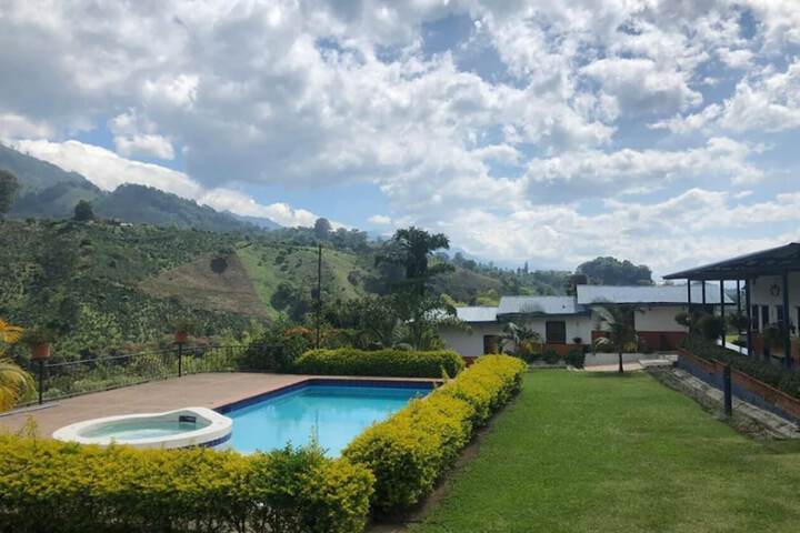 Finca Hotel San Isidro in Calarcá