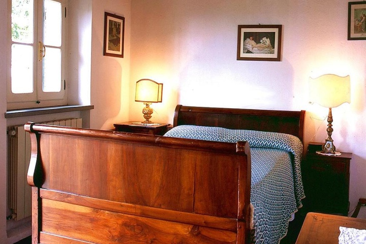 Room 2 of 12