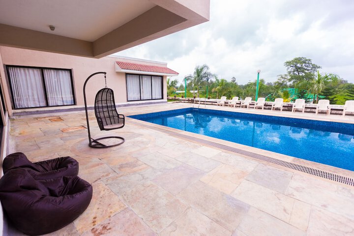 Pool 53 of 102