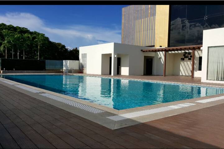 Pool 40 of 58