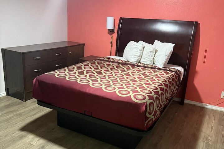 Room 18 of 27
