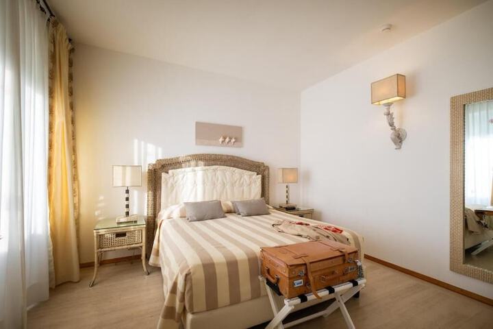 Room 9 of 119