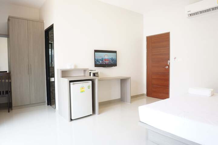Room 5 of 98