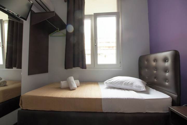 Room 7 of 32