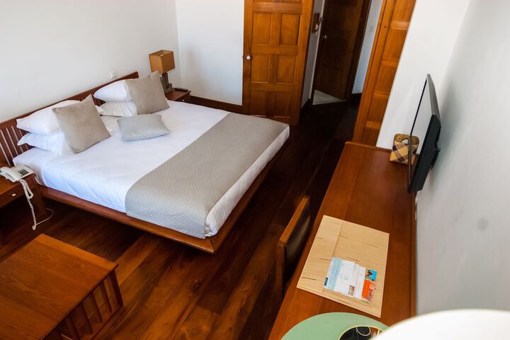 Room 5 of 38