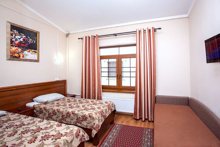 Room 10 of 63
