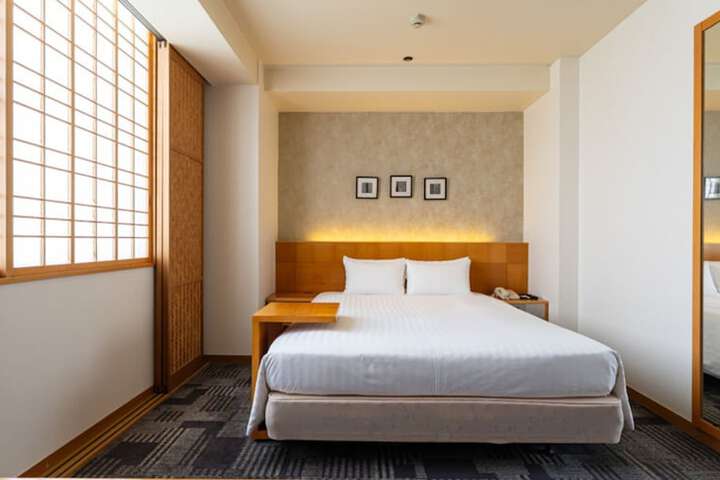 Room 4 of 65