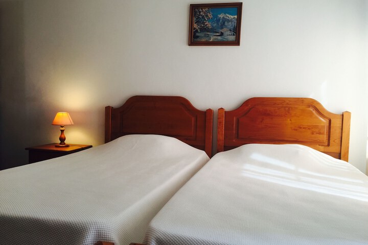 Room 4 of 28