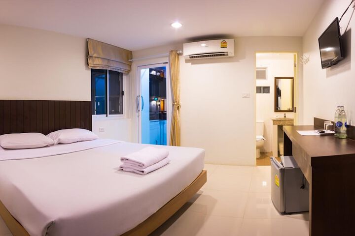 Room 16 of 40