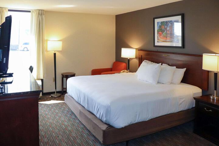 1 King Bed (1 of 4)