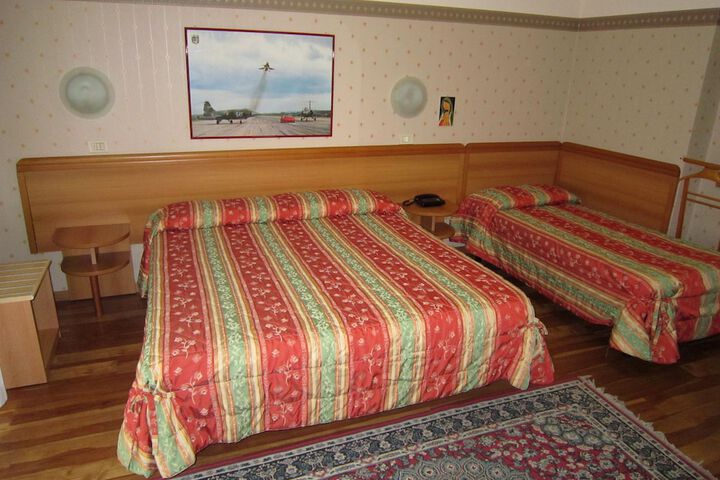 Room 3 of 70