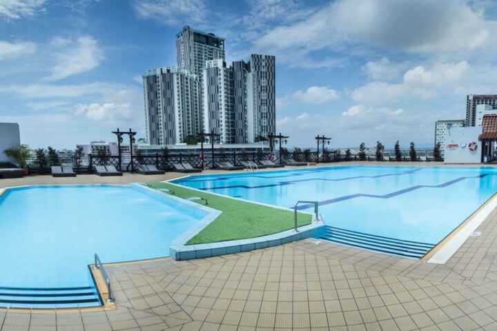 Pools & Facilities