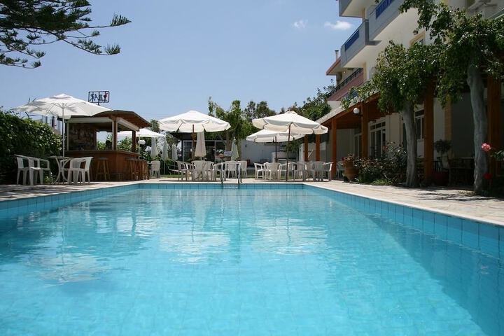 Hotel Pool