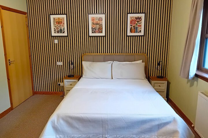 Room 4 of 28