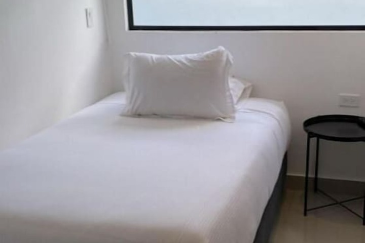 Room 6 of 32