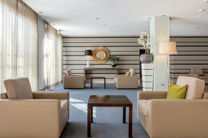 Entrance & Lobby