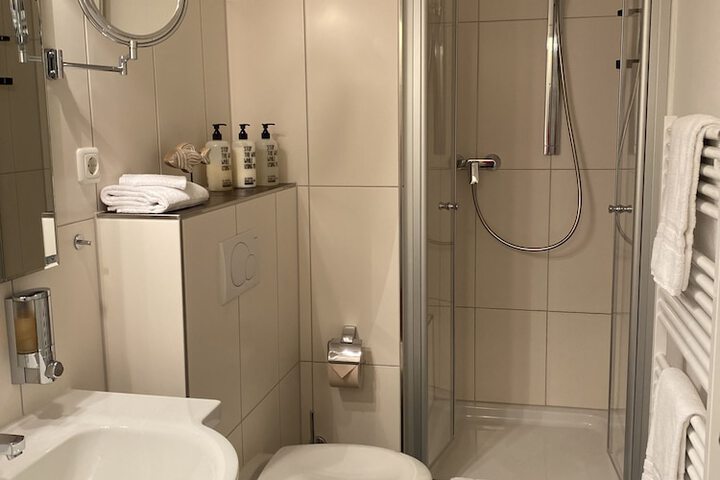 Room 33 of 53