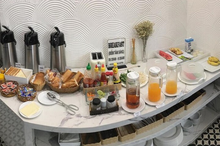 Breakfast/Coffee Service 30 of 45