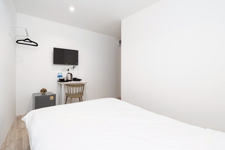 Room 17 of 60