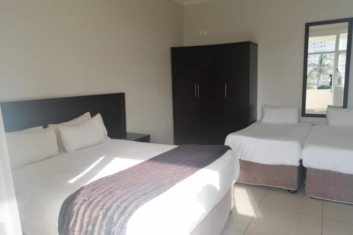 Room 5 of 9