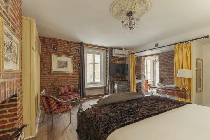 Room 43 of 81