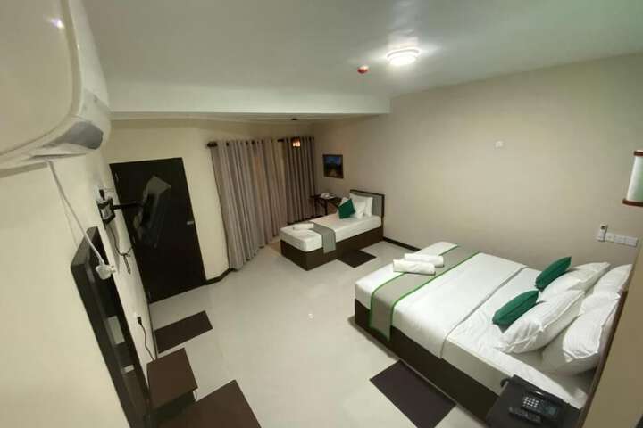 Room 10 of 38