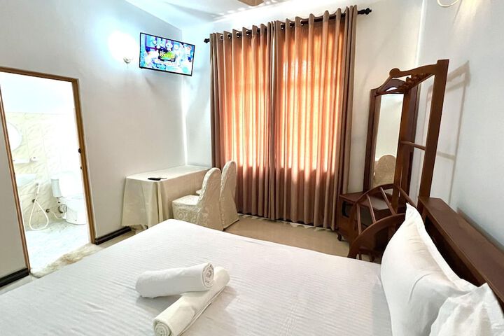 Room 3 of 9
