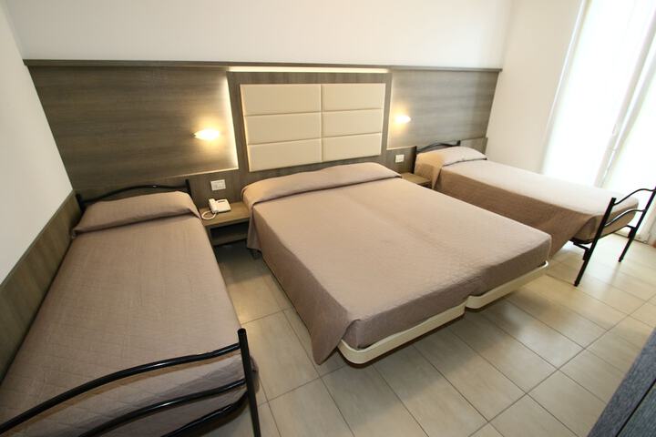 Room 10 of 73