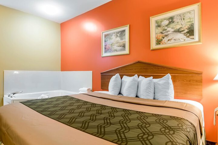 1 King Bed (8 of 22)