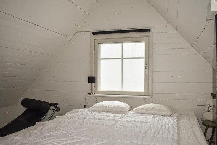 Room 3 of 12