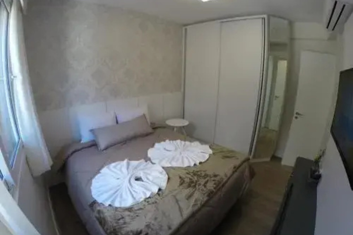 Room 8 of 11