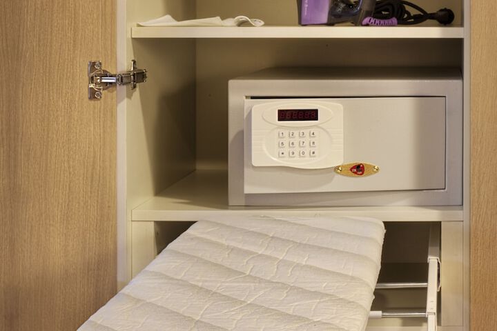 Room 9 of 36