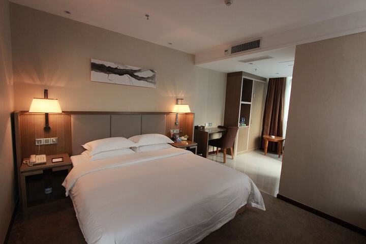Room 9 of 92