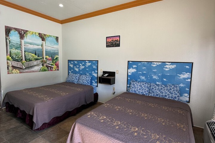 Room 13 of 25