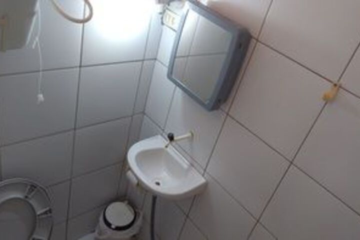 Room 4 of 189