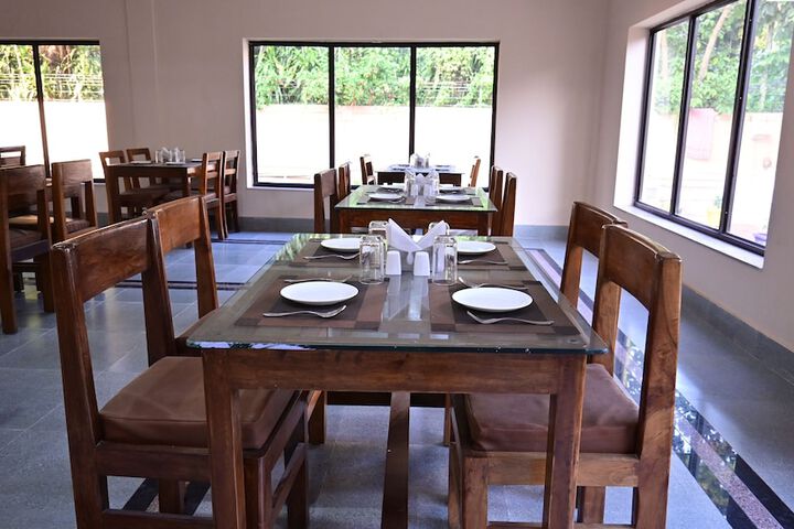 Dining 10 of 16