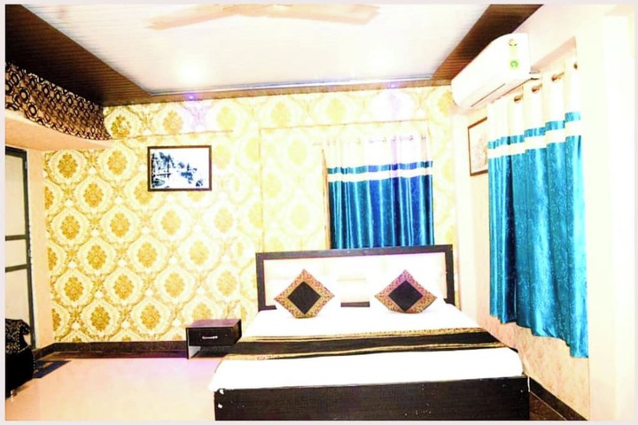 Room 6 of 28