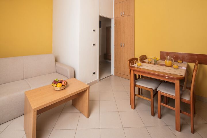 Room 9 of 36