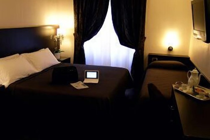 Room 9 of 23