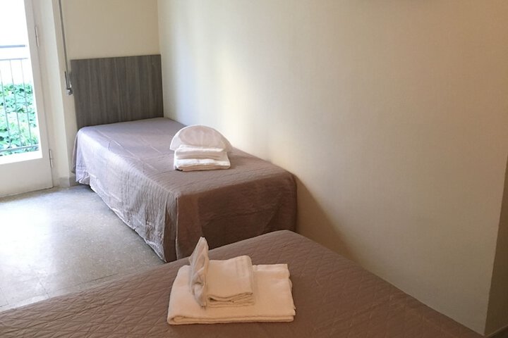 Room 6 of 19